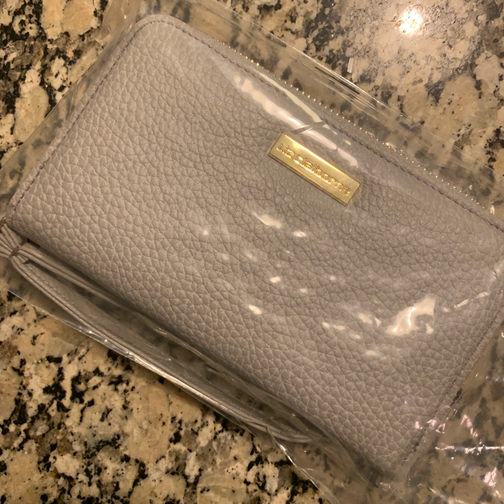 🆕 NWT Liz Claiborne Wristlet